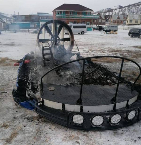 На Байкале сгорело судно на воздушной подушке.