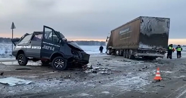 В Иркутской области в ДТП с катафалком погибли три человека