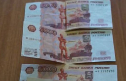 В Улан-Удэ сбытчиков фальшивых денег поймали благодаря кассирше 