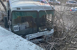 В Иркутске столкнулись автобус с 30 пассажирами и пожарная машина 
