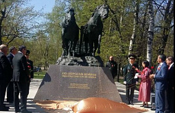  В Москве появился монумент «По дорогам войны» в виде монгольских лошадей