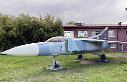 В Иркутске отреставрировали самолёт-памятник «МиГ-23»