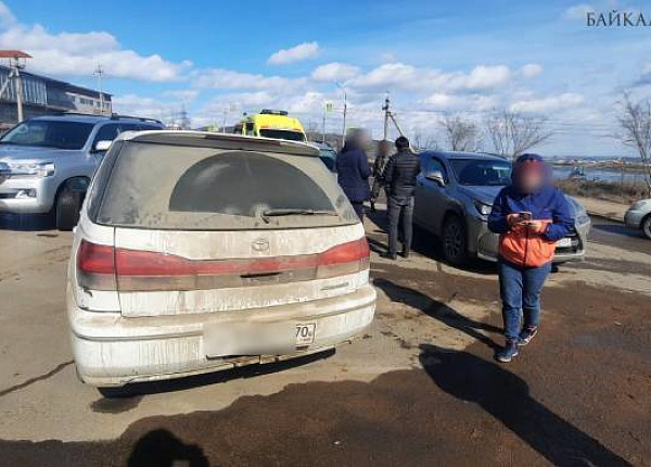 Лексус RX сбил двух подростков Улан-Удэ ЖД вокзал номер автомобиля. Байкал Дэйли бойкот таксистов Улан-Удэ площадь советов.