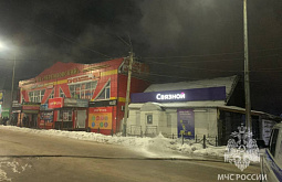 В Иркутской области ночью тушили пожар в торговом центре 
