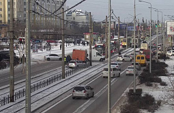 В Улан-Удэ из-за вылетевшего на рельсы автомобиля «встали» трамваи