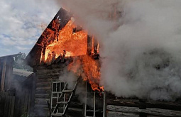 В Иркутской области на пожаре один человек погиб и трое пострадали